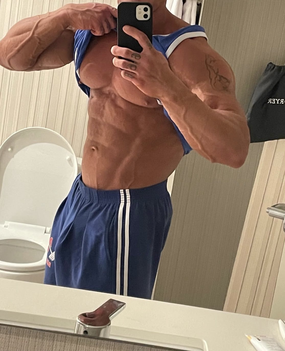 Mirror pose